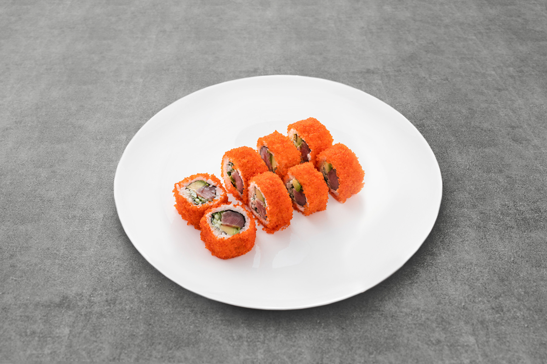 California z tuńczykiem w tobiko — zdjęcie