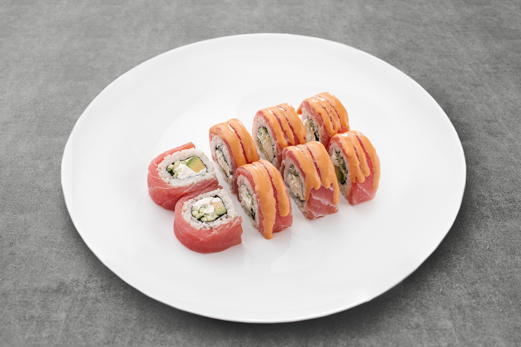 Tuńczyk dragon roll — zdjęcie