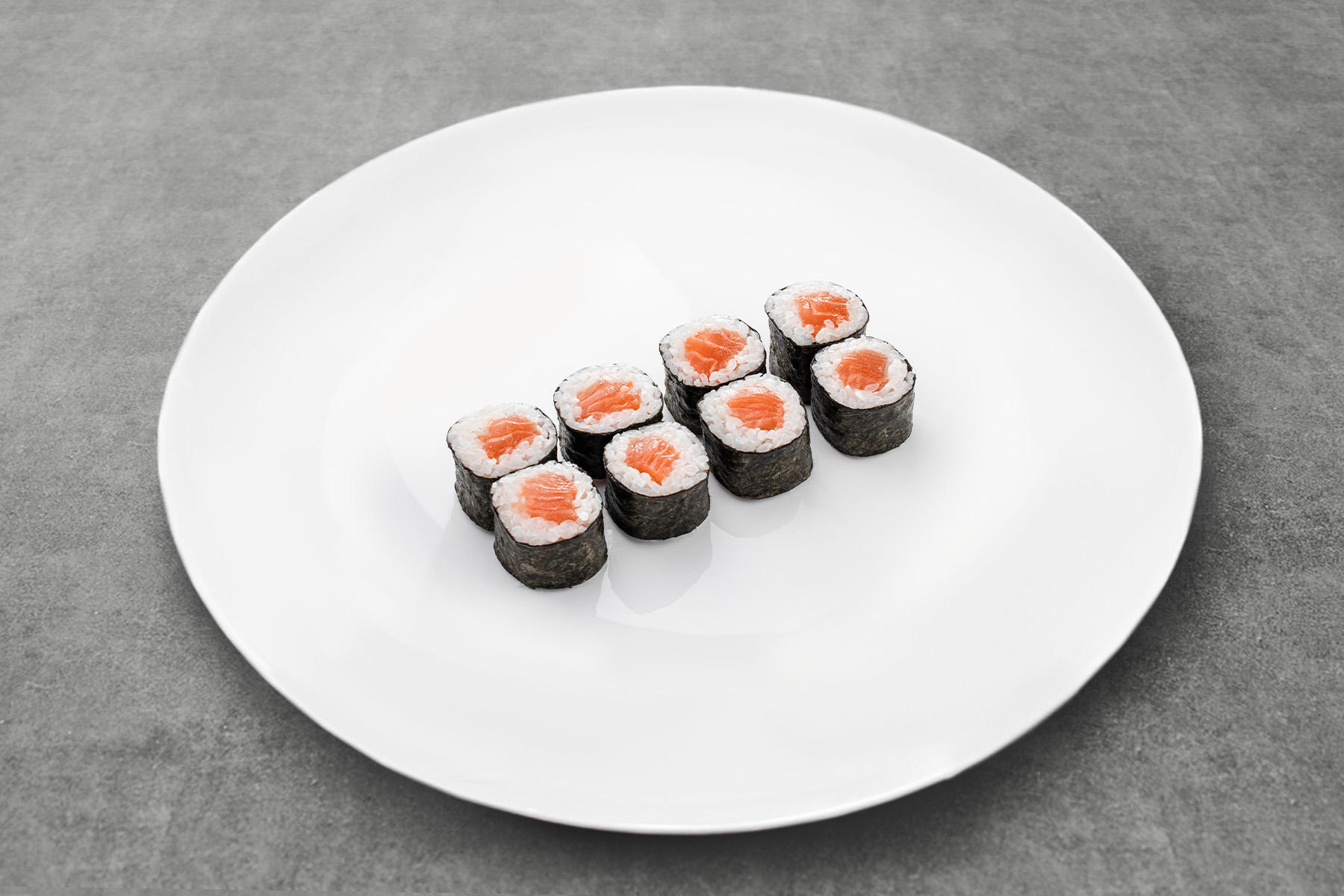 Hosomaki roll z łososiem — zdjęcie