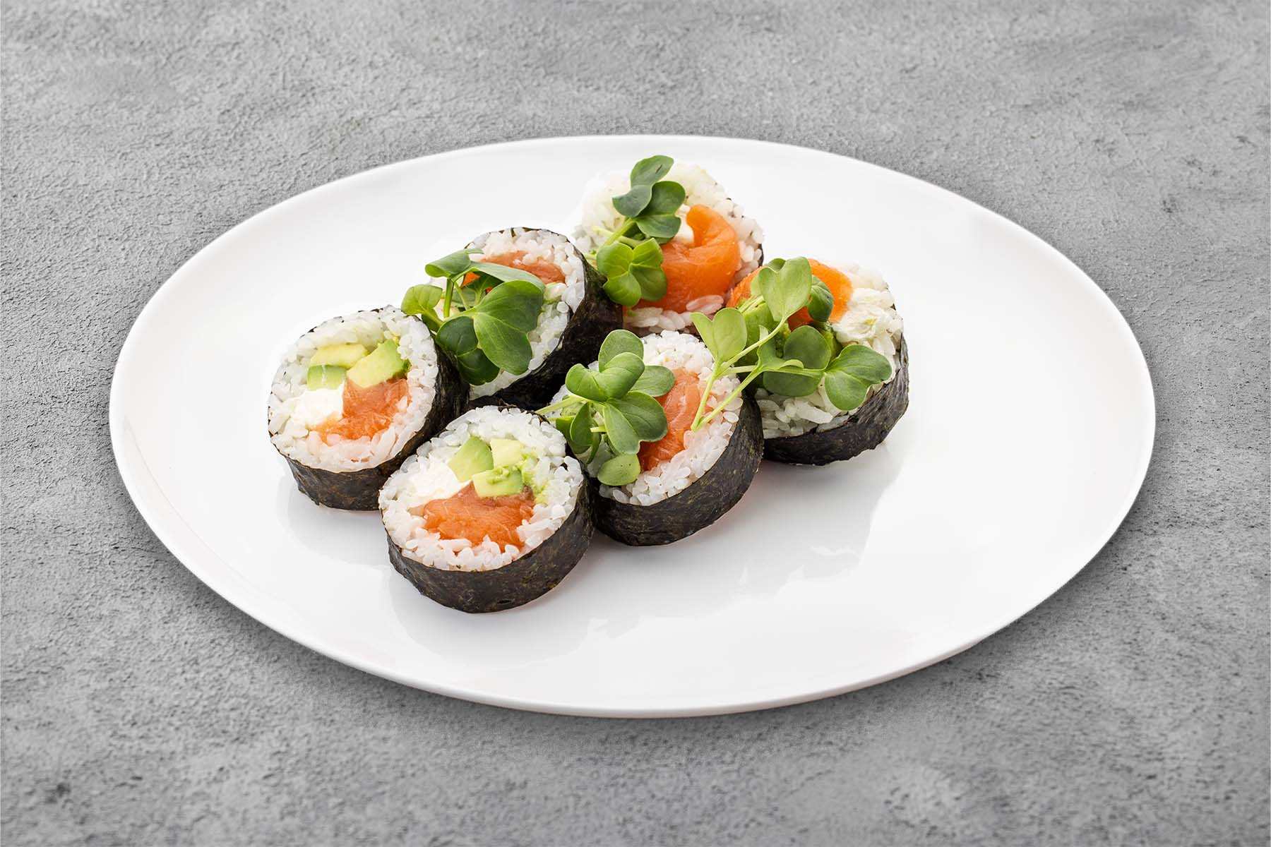 Futomaki z łososiem i Philadelphia — zdjęcie